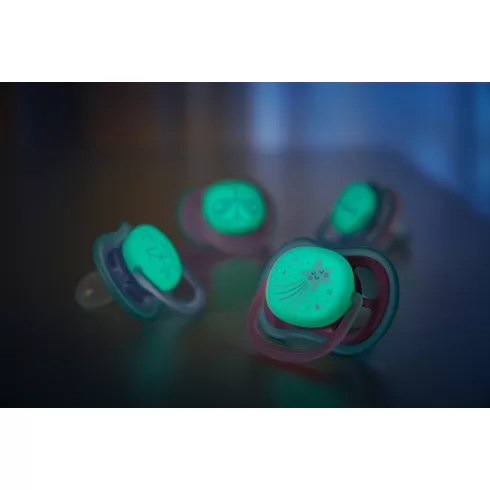 Philips AVENT SCF376/14  Ultra air Nighttime játszócumi 6-18 hó  - lányos mintás 