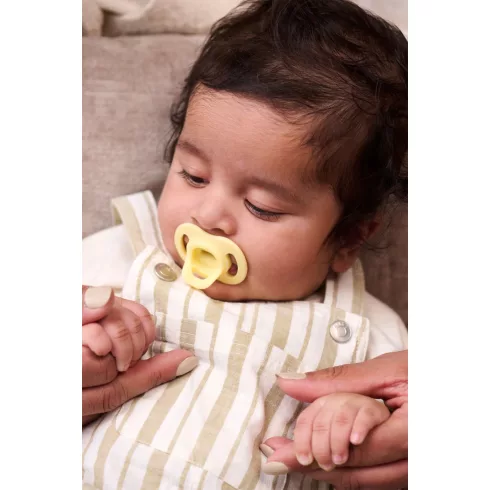 Tommee Tippee Ultralight nyugtató cumi 0-6 hó 2 db -  kék,sárga 