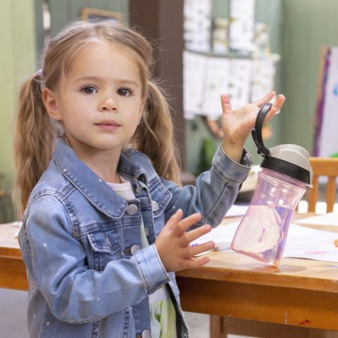 Chicco Kids Cup 350ml pohárperemű itató 2év+ Kék