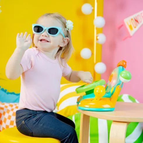 BRIGHT STARTS Zenélő kormánykerék játék t Lights & Colors Driver™ 6hó+
