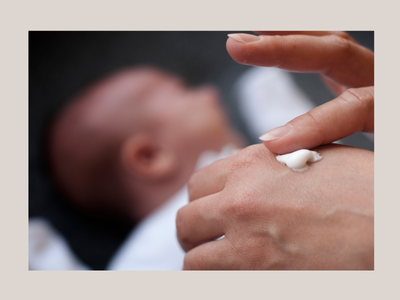 Természetes vs. dermatológiailag tesztelt babakozmetikumok — mi a különbség?